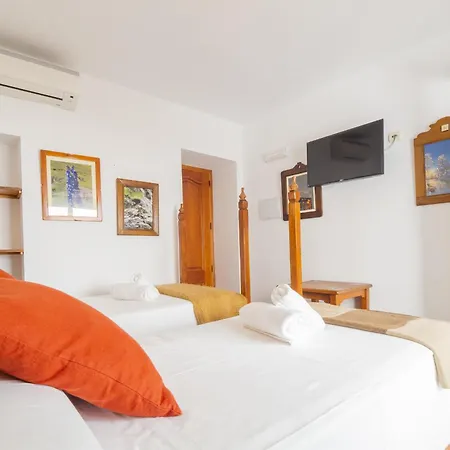 Cubo's La Plaza 102 With Breakfast Guest house *