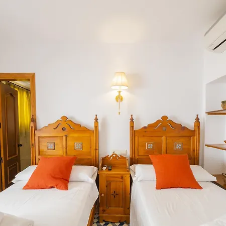 Cubo's La Plaza 102 With Breakfast Guest house *